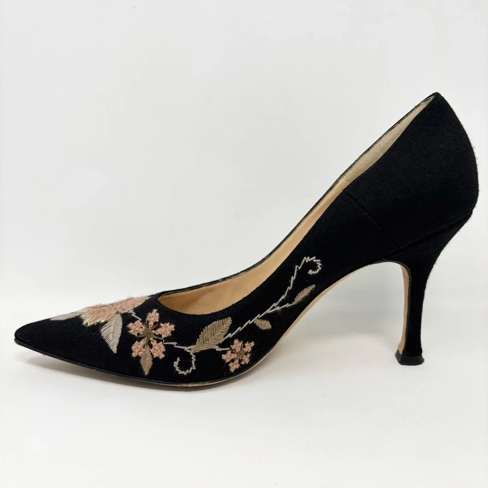 Manolo Blahnik Black Floral Embroidered Canvas Kayal Pointed Toe Pumps Size 37.5